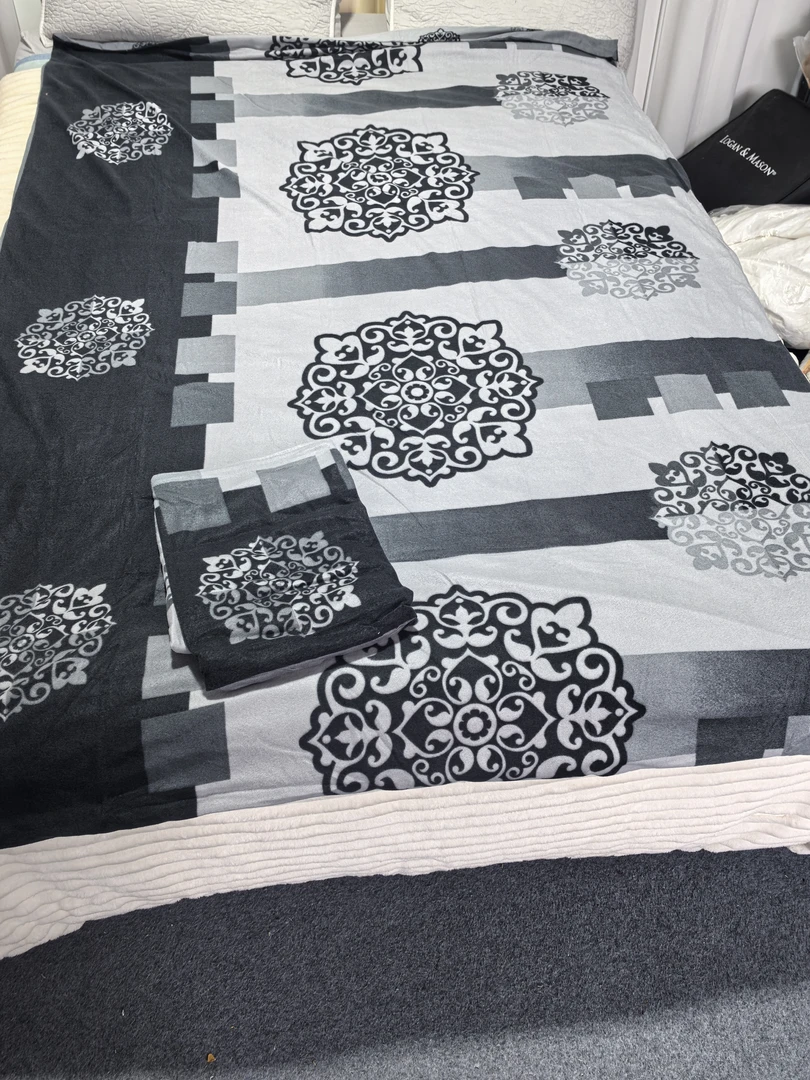 小华灰色欧花135*200被套加80*80抱枕套加40*80枕套三件套