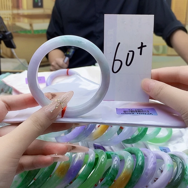 翡翠未镶嵌手镯jj