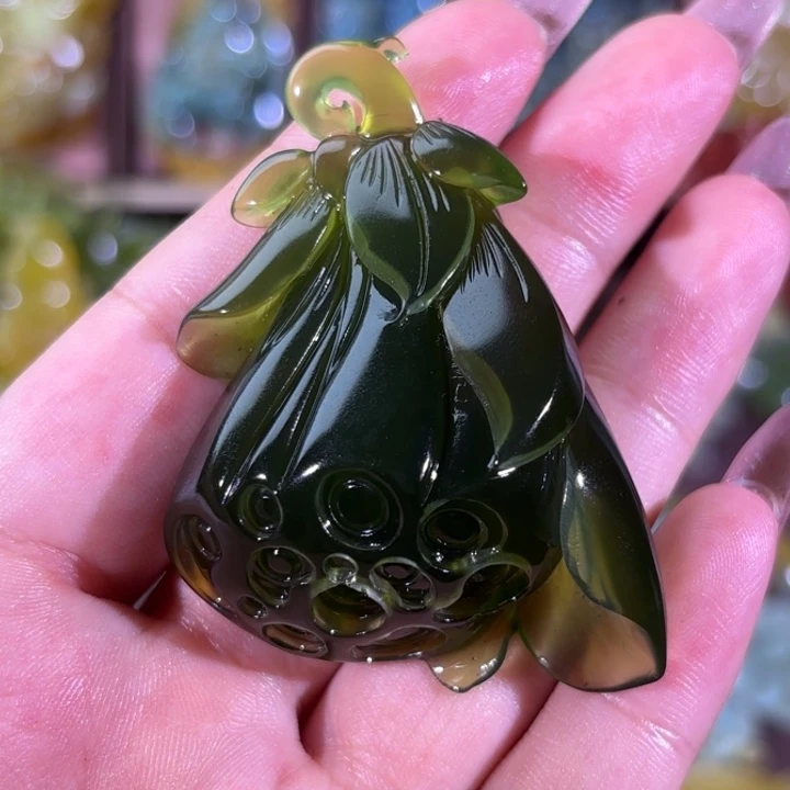 未镶嵌蛇纹石玉颈饰董*四随机发