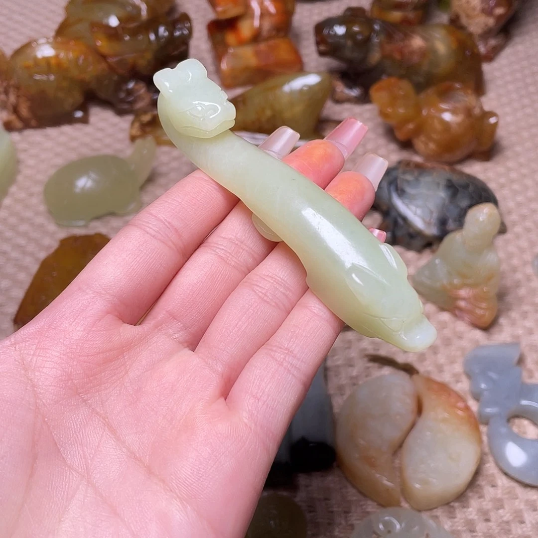 蛇纹石玉未镶嵌颈饰