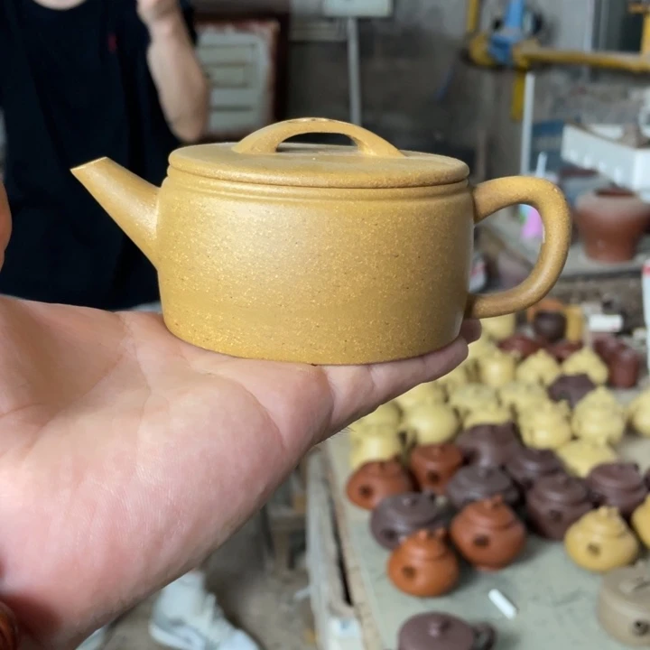 紫砂紫砂汉瓦。 黄金段