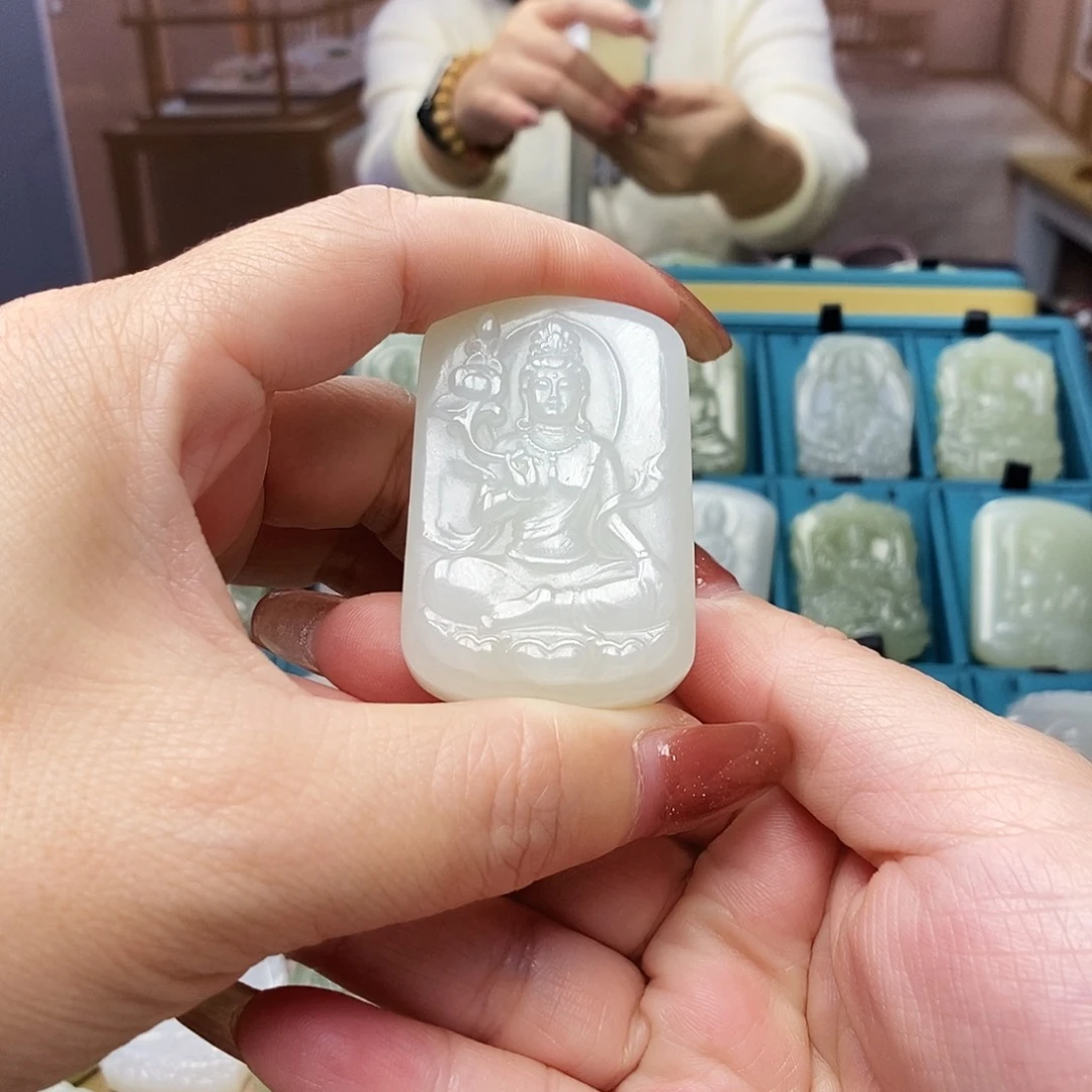 和田玉颈饰未镶嵌东****金