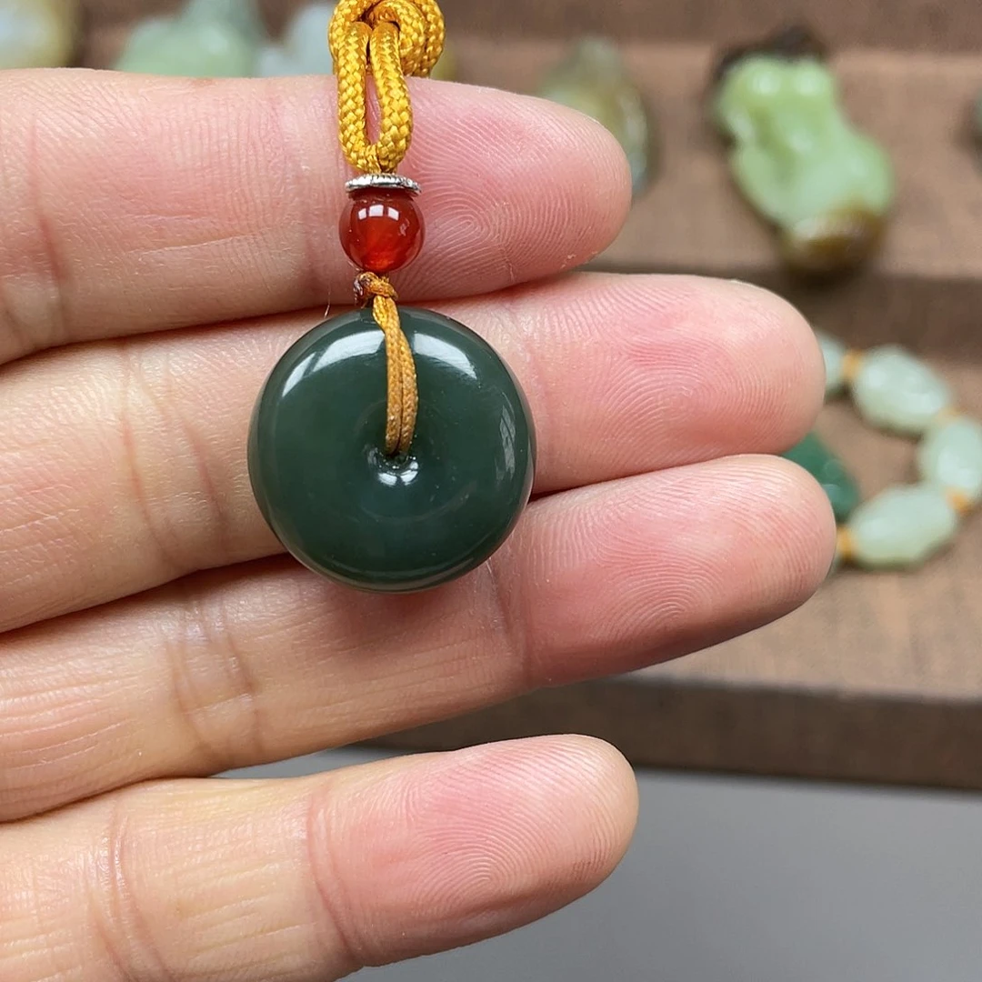 和田玉挂件未镶嵌阿**没