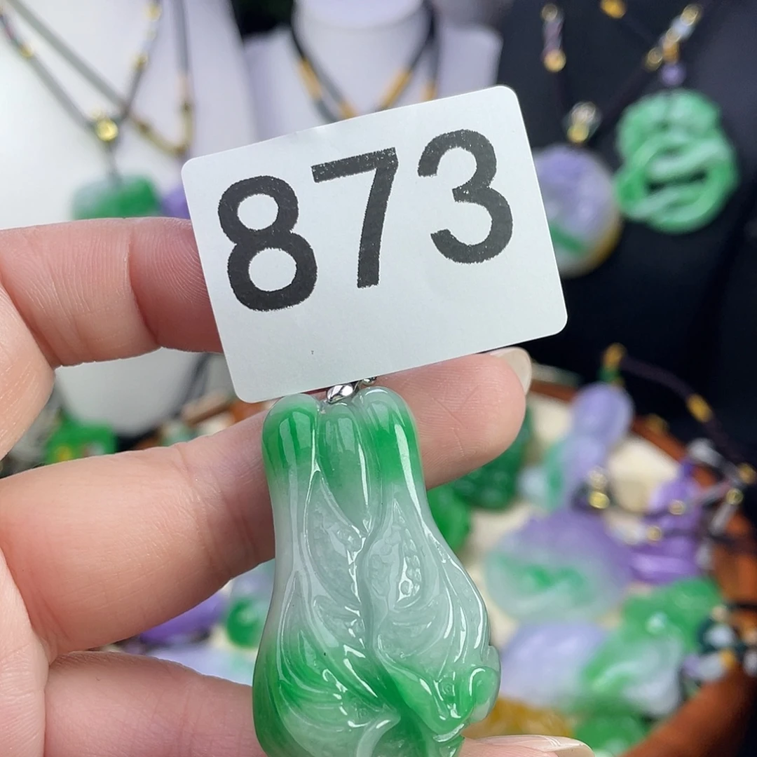 翡翠未镶嵌吊坠(赠链)
