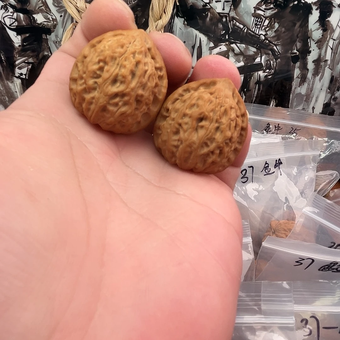 文玩核桃把件金牛32尺小手捻