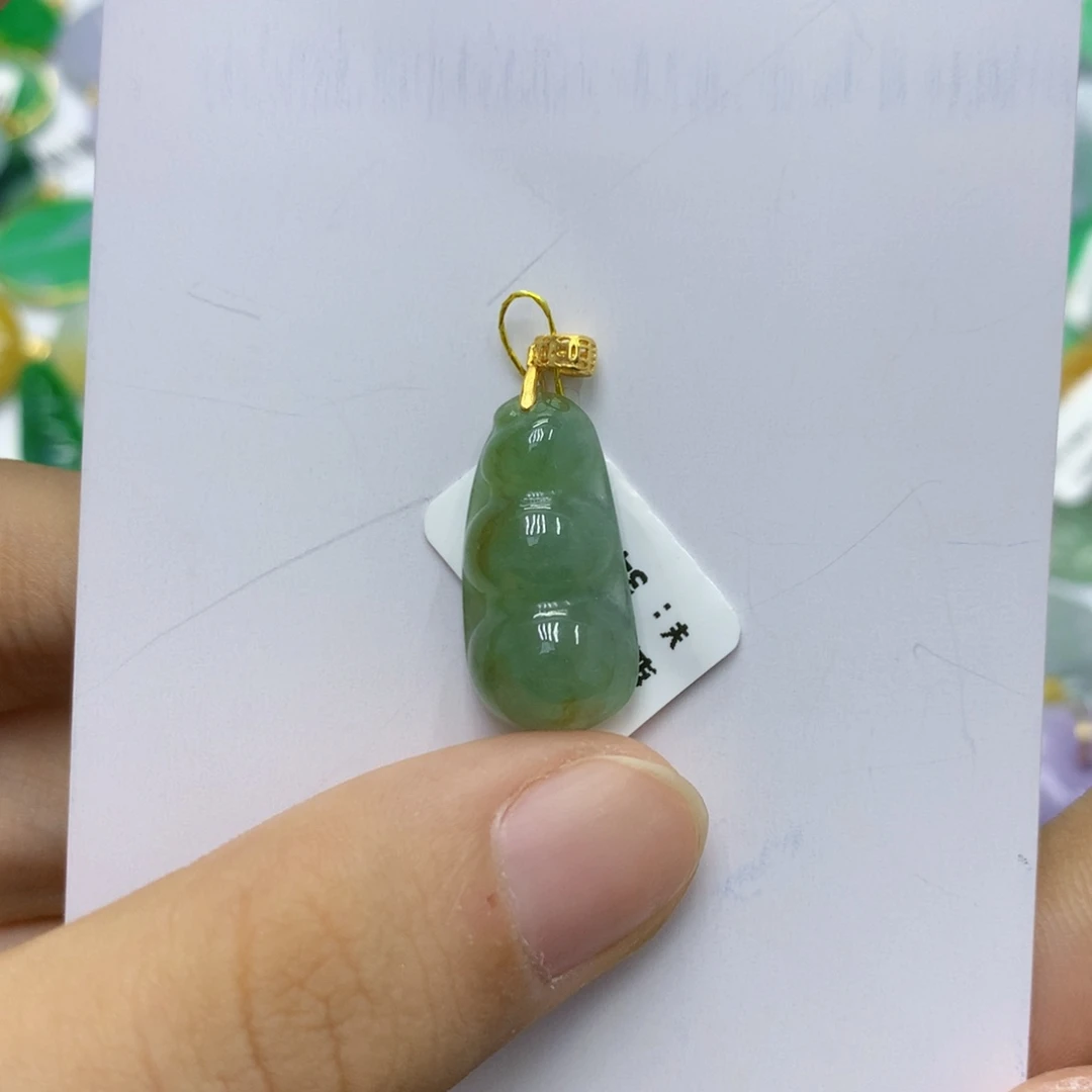 颈饰18K金镶嵌翡翠
