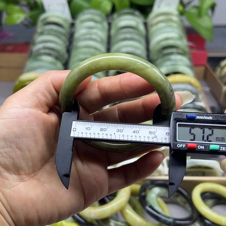 蛇纹石玉未镶嵌手镯38