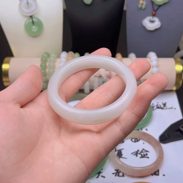 石英质玉（金丝玉）手链未镶嵌56