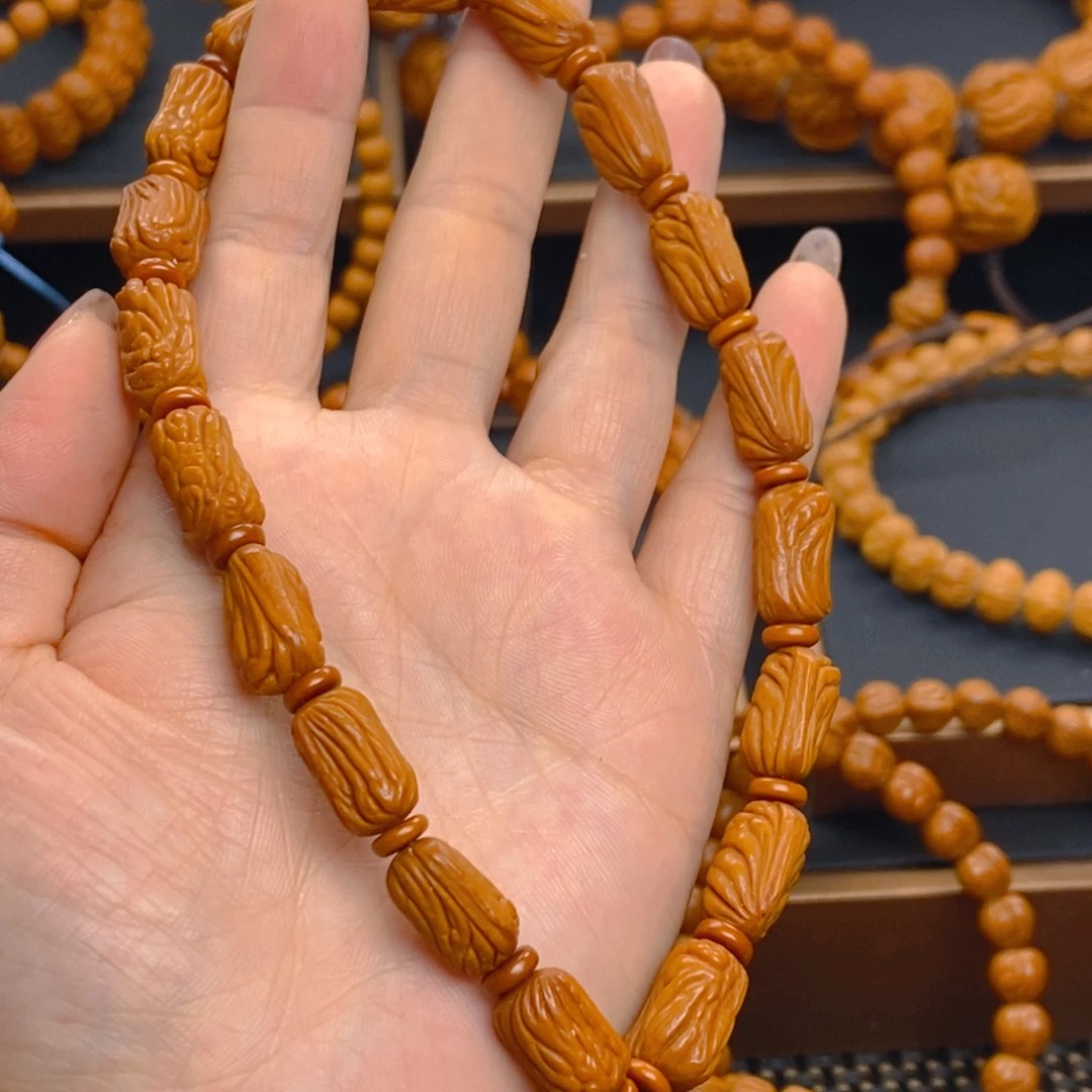 大****桃核吊坠0.855555555555