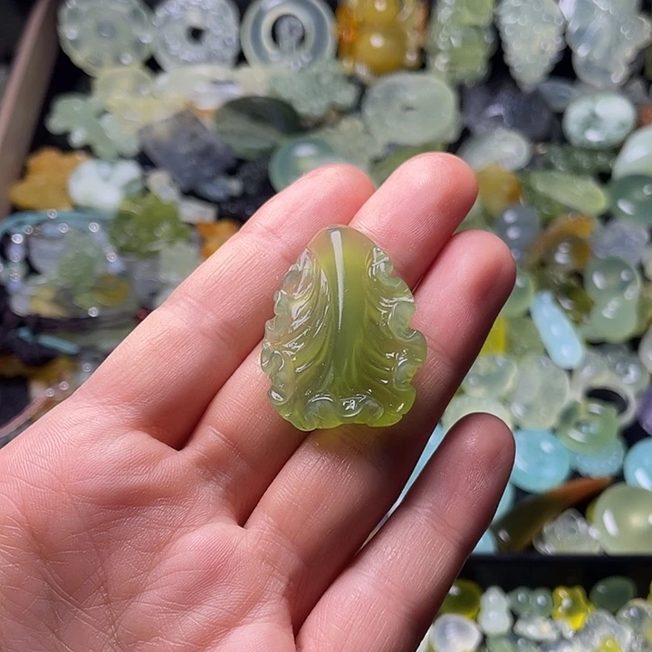 蛇纹石玉合金颈饰生菜叶子