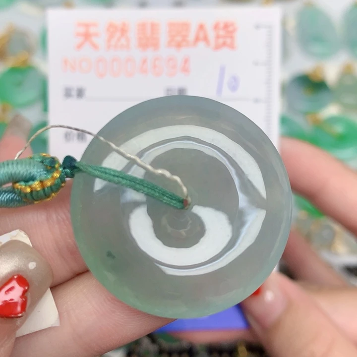 翡翠未镶嵌颈饰扣