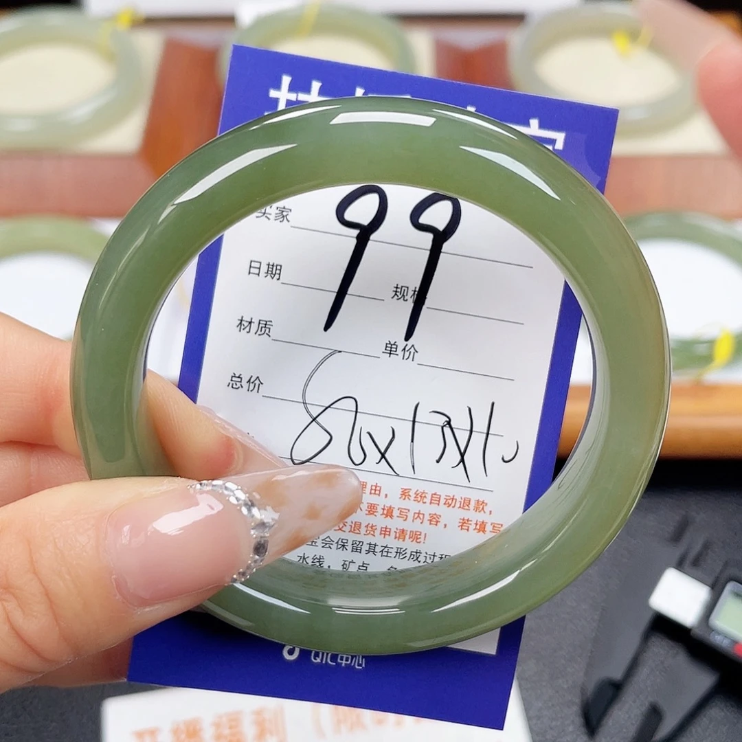 和田玉未镶嵌手镯