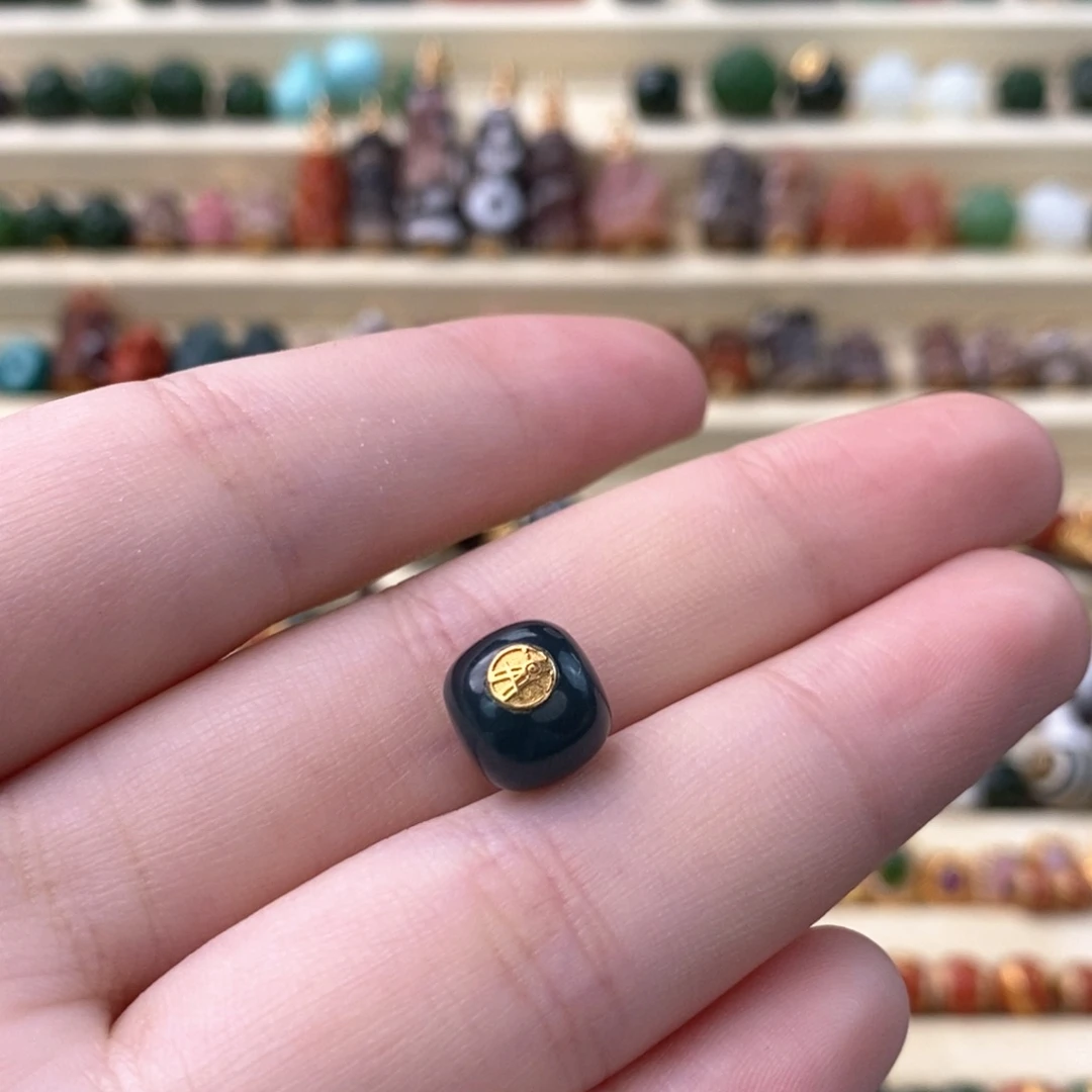 翡翠18K金镶嵌颈饰单珠