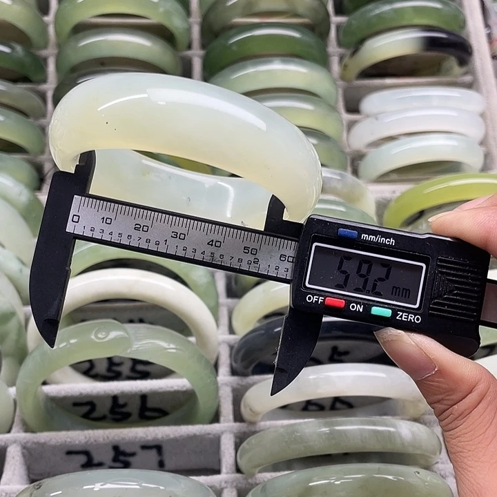 未镶嵌蛇纹石玉手镯257