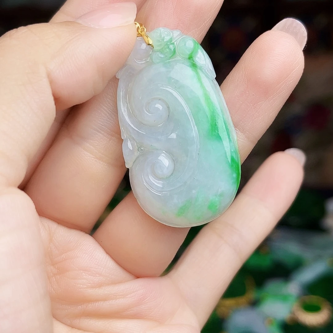 翡翠18K金镶嵌颈饰多样性