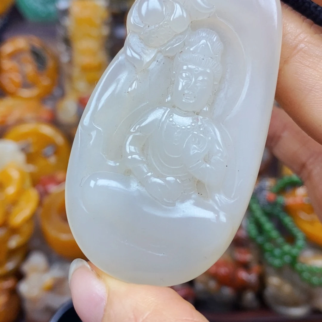 未镶嵌石英质玉（黄龙玉）颈饰