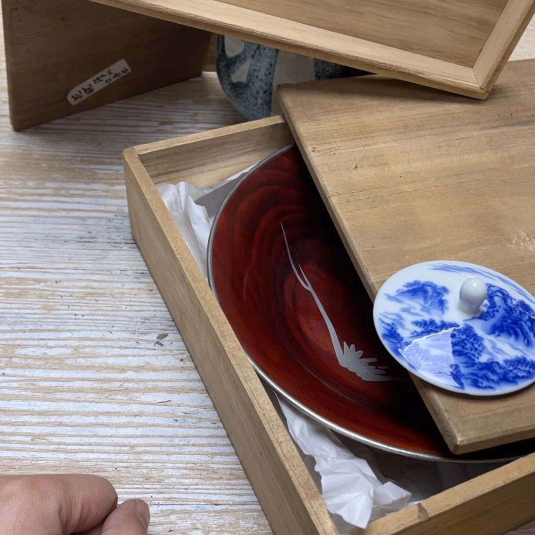 瓷片c****t密密麻麻地排列着一个