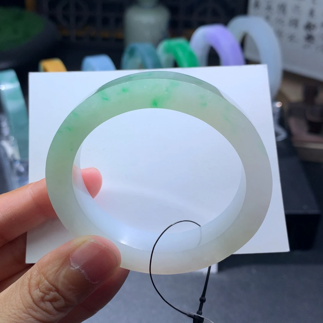 未镶嵌手镯定制翡翠