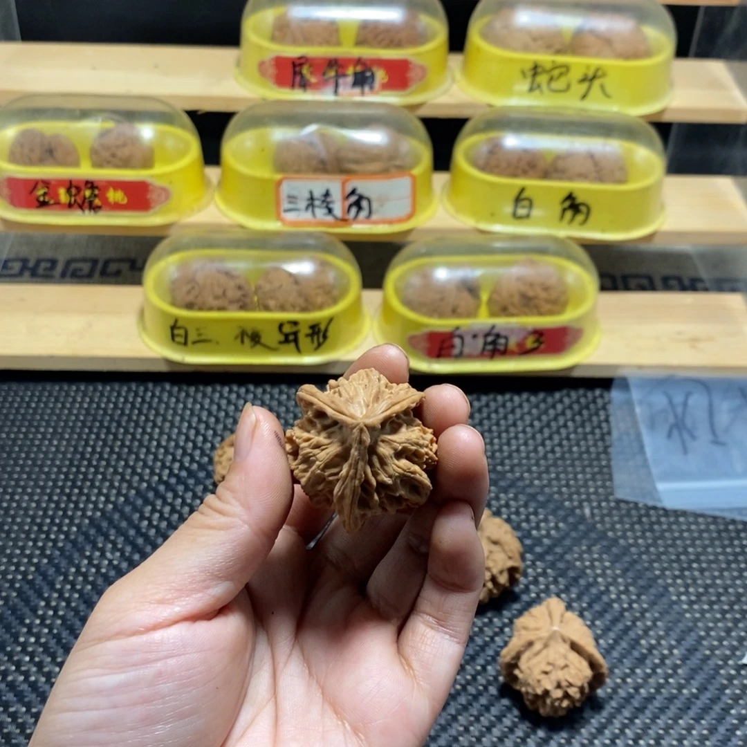 添***饭吊坠文玩核桃核桃三棱