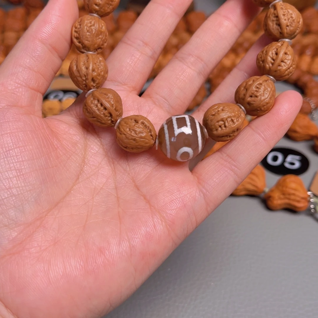 .***n吊坠文玩核桃核桃手串