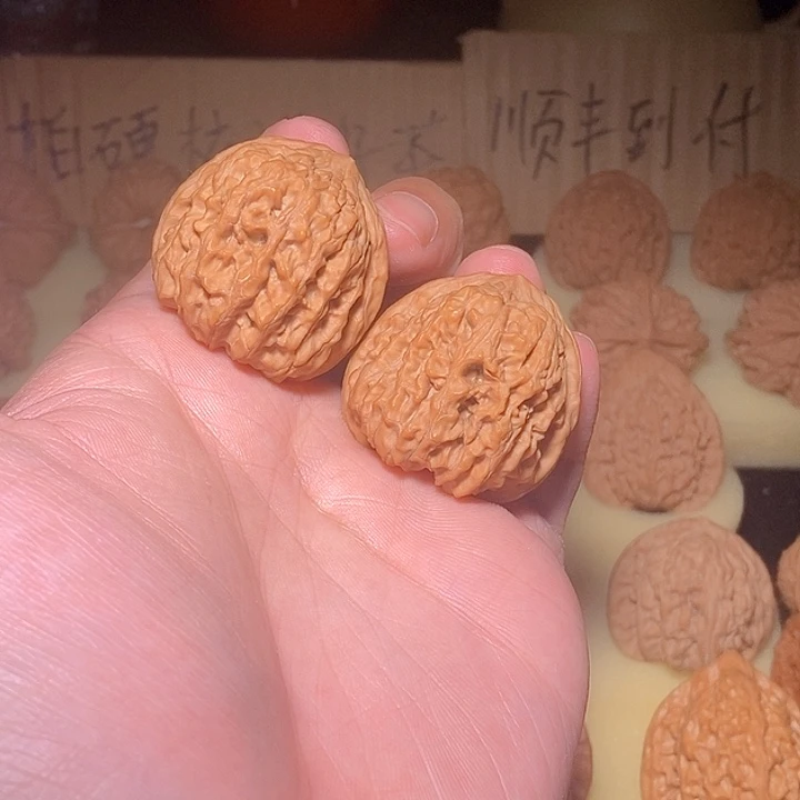 文玩核桃手把件野生粗筋