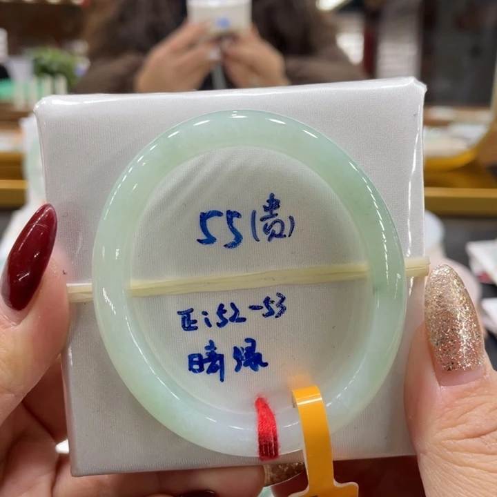翡翠手镯未镶嵌翡翠