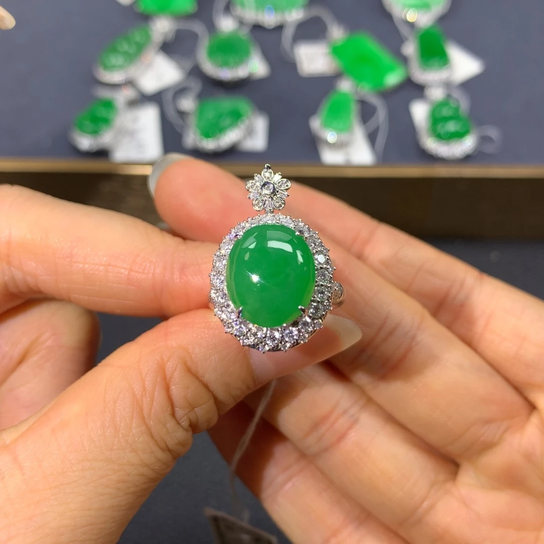 翡翠戒指18K金镶嵌翡翠