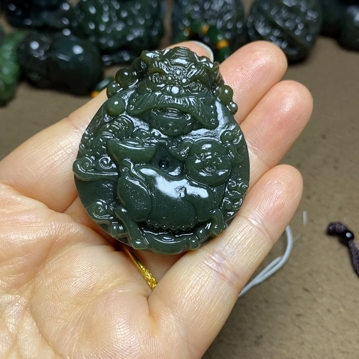 和田玉未镶嵌颈饰