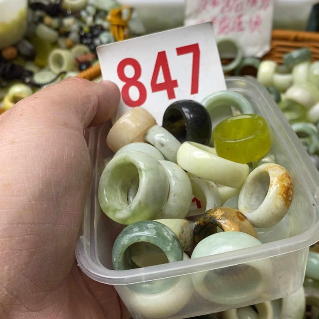 蛇纹石玉挂坠未镶嵌