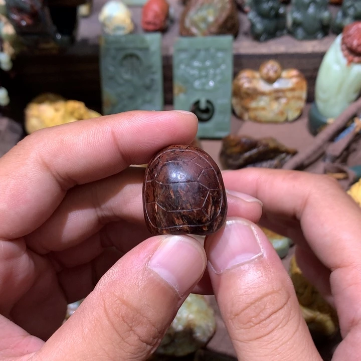 未镶嵌岫岩河磨玉（透闪石质玉）挂件