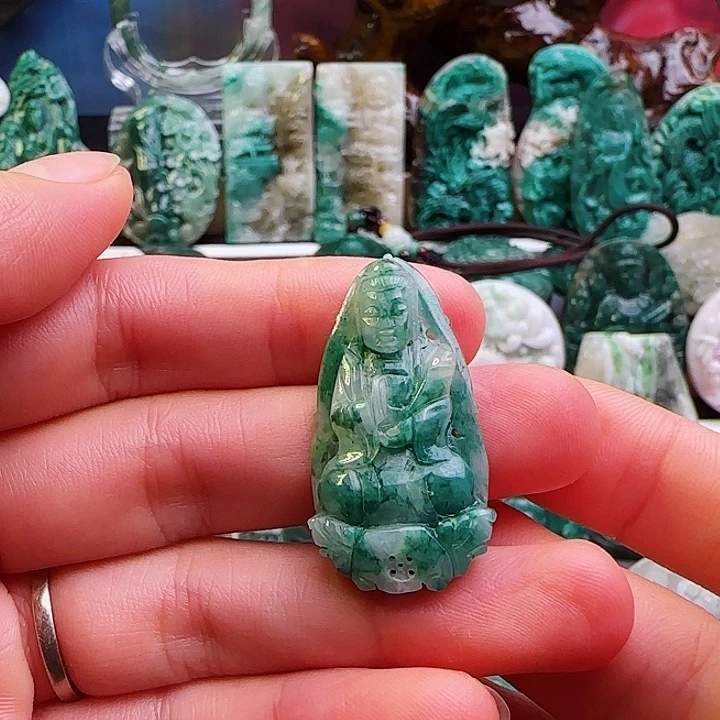 未镶嵌独山玉颈饰有瑕疵不退不换