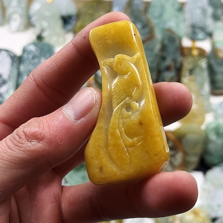 翡翠颈饰未镶嵌翡翠