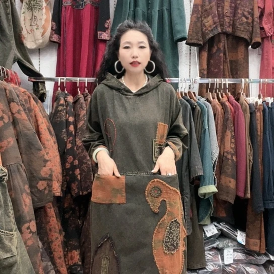 织绣招财猫牛仔鹦鹉连衣裙
