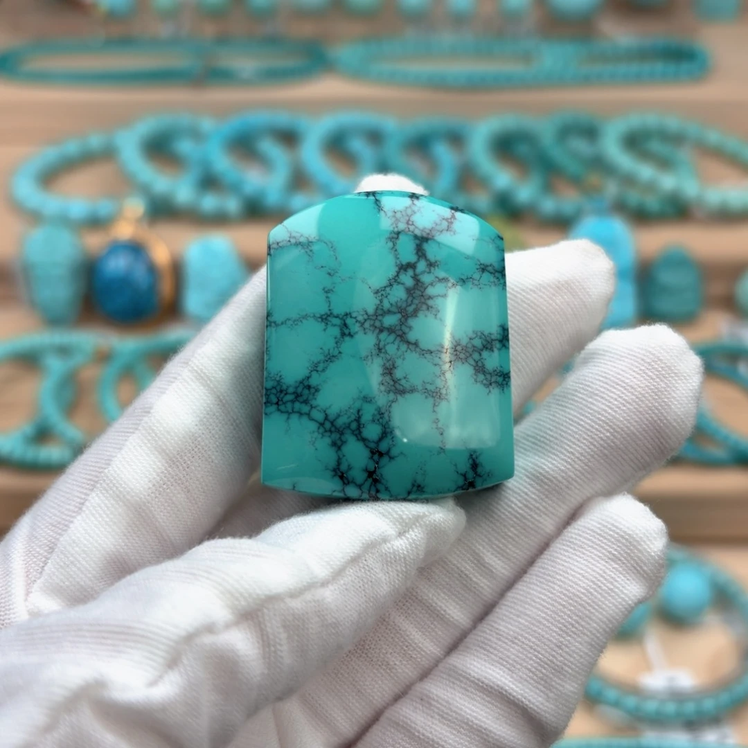 绿松石未镶嵌珠宝奇石