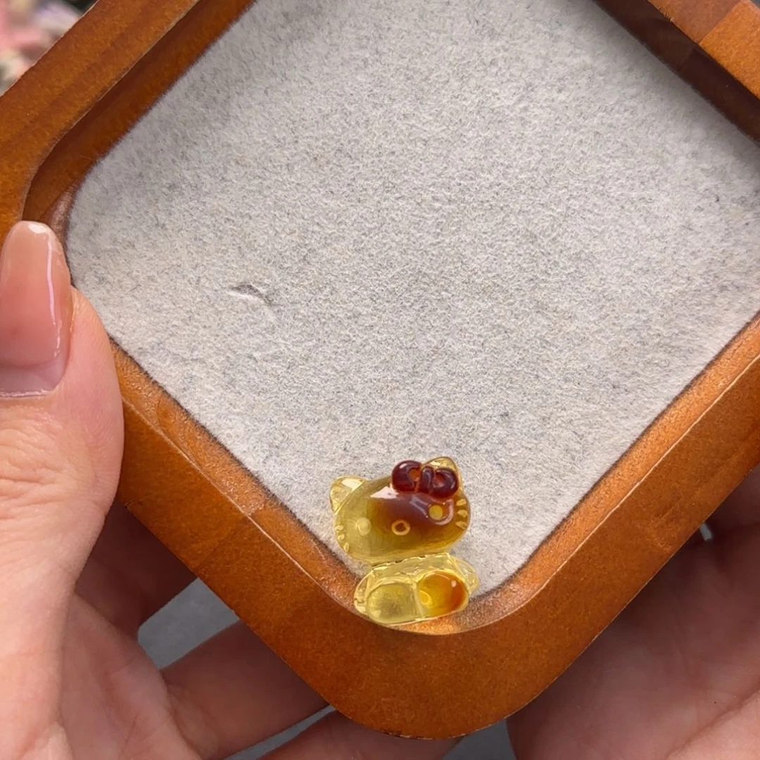 白***龙未镶嵌琥珀裸石裸石