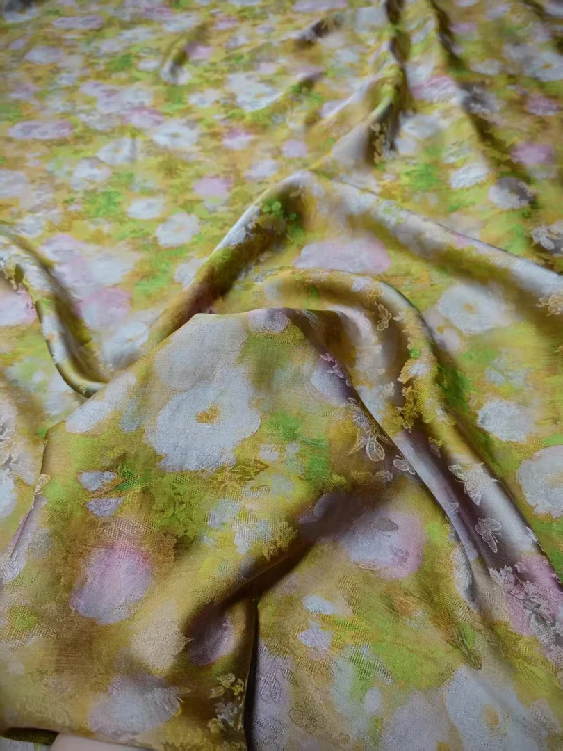 新中式花萝 浅黄底 白花  l-7服装面料