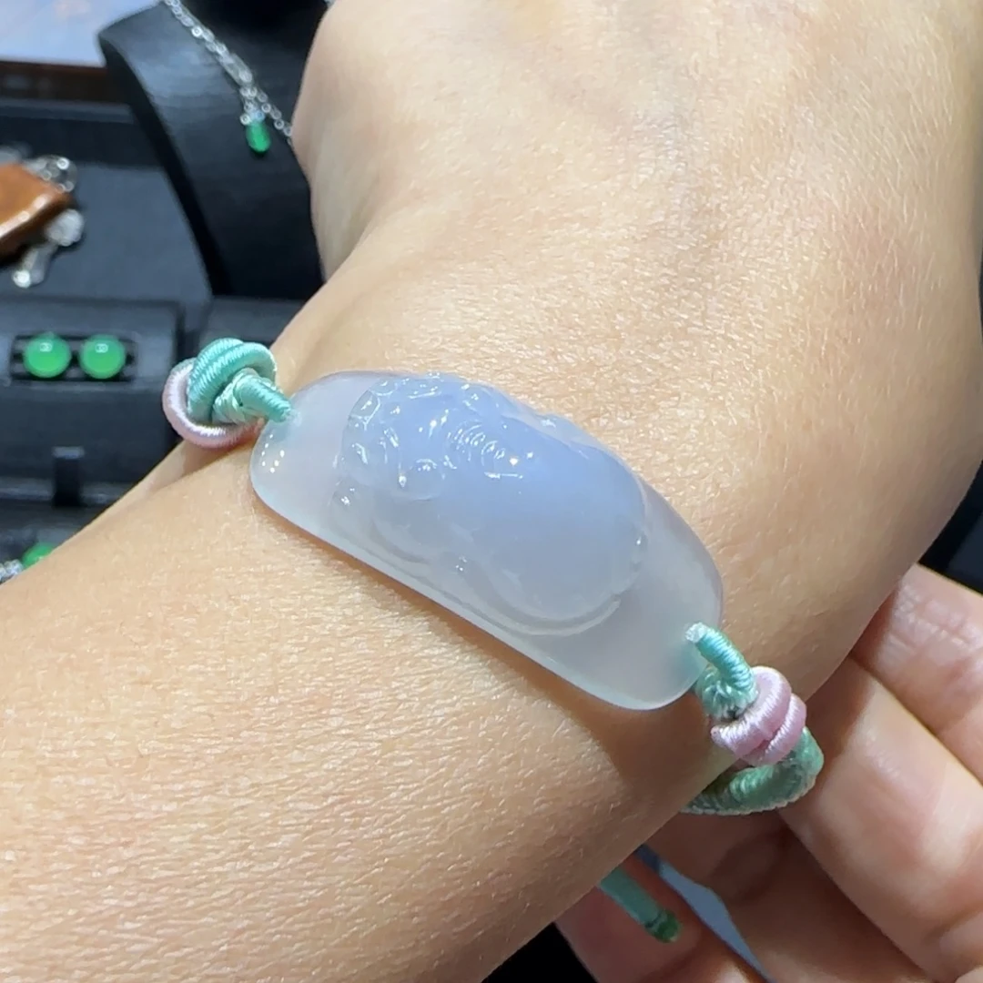 翡翠未镶嵌颈饰吞金兽小手牌