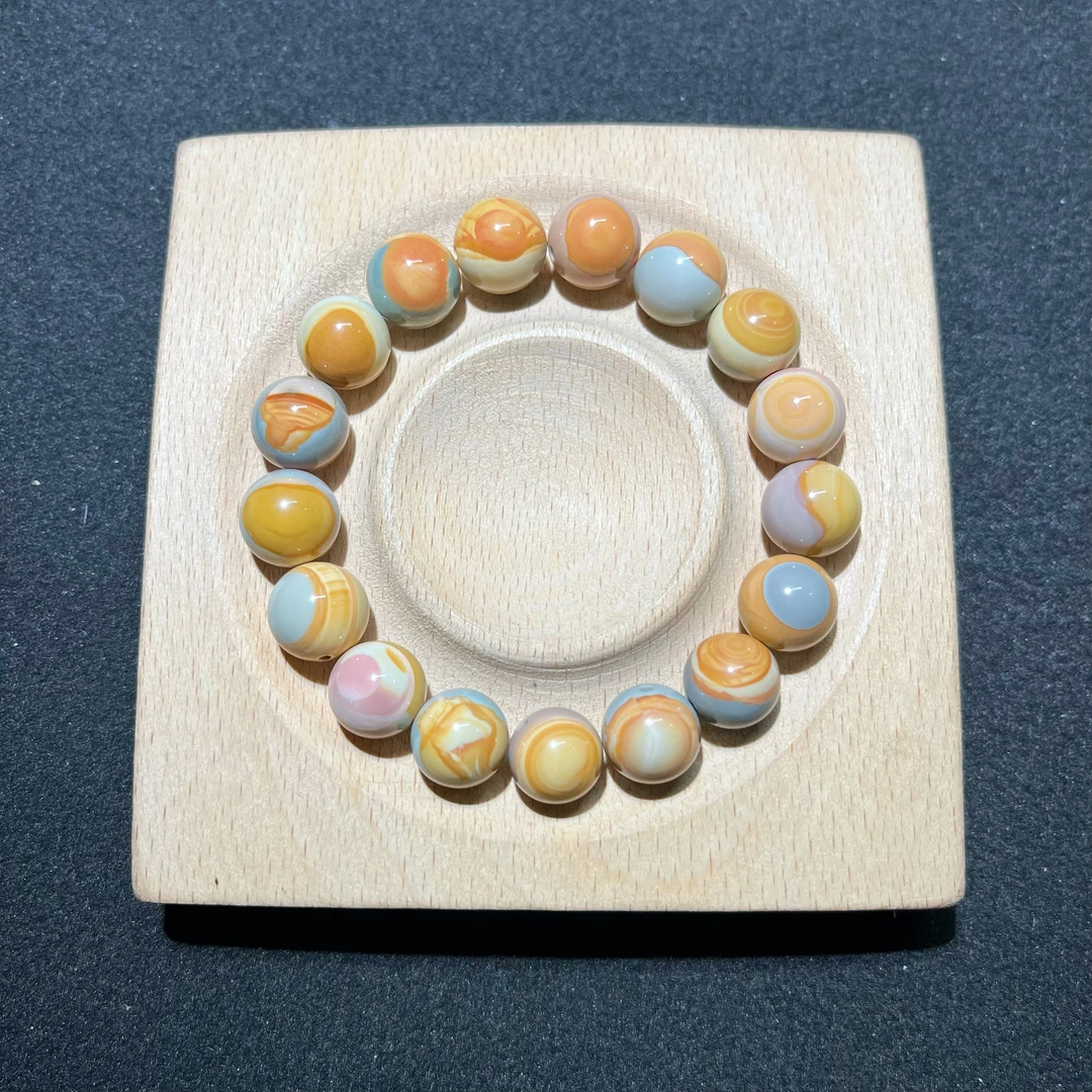 天然彩宝阿拉善玛瑙呼料手串直播间挑选