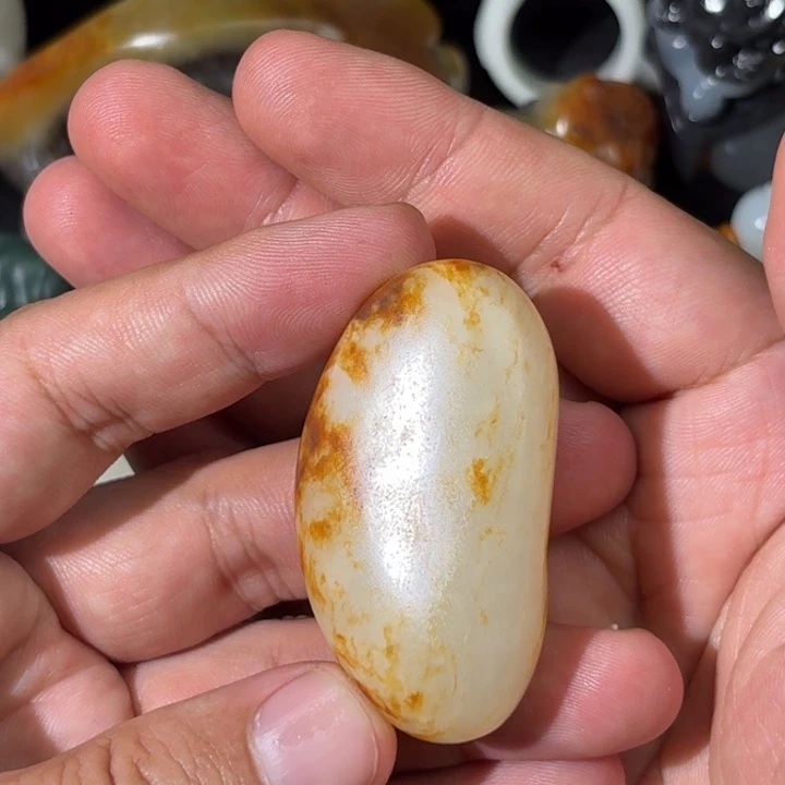 颈饰未镶嵌和田玉（白玉）