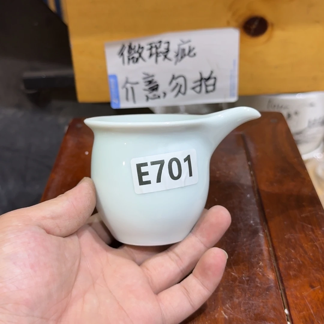 微瑕疵介意勿拍陶瓷器皿M689
