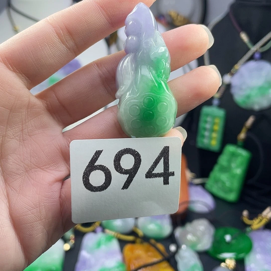 翡翠未镶嵌吊坠(赠链)