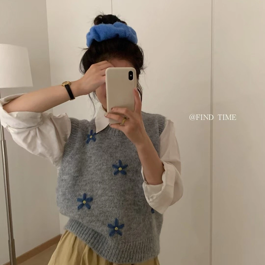 小蓝花刺绣套头韩版厚款小众女圆领针织百搭网红马夹秋冬