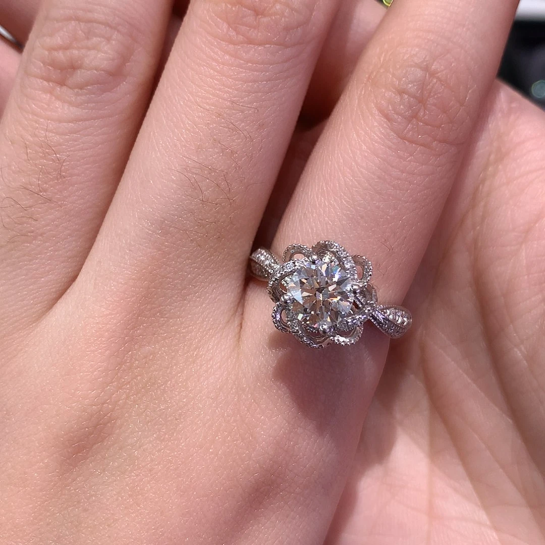 18K金镶嵌合成钻石玫瑰喷泉15圈口