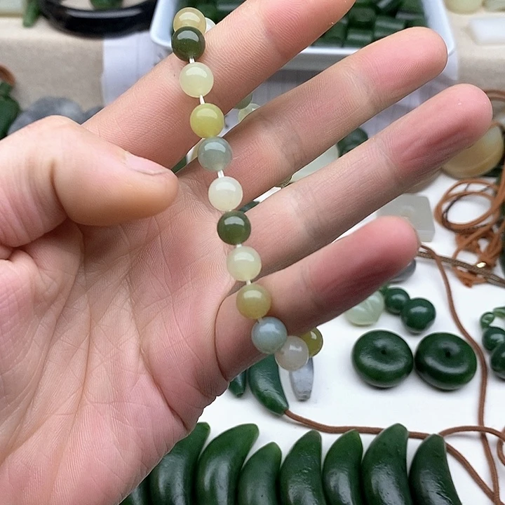 颈饰未镶嵌和田玉