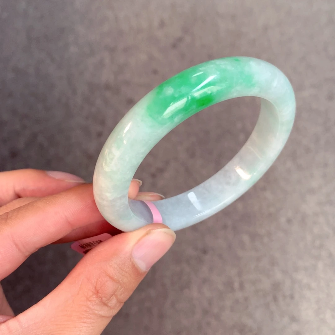 翡翠手镯未镶嵌缅甸