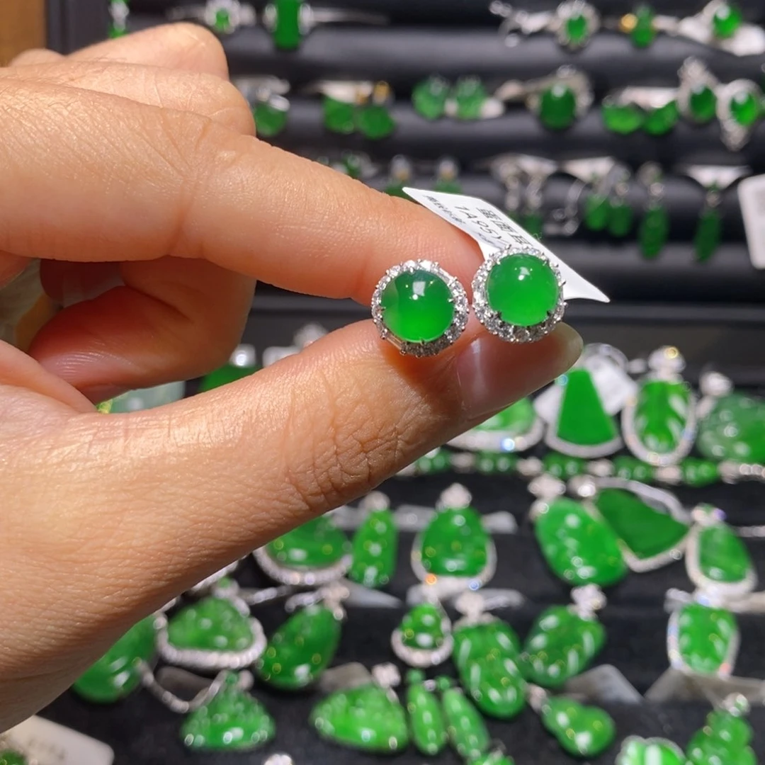 翡翠18K金镶嵌耳饰蛋面耳钉