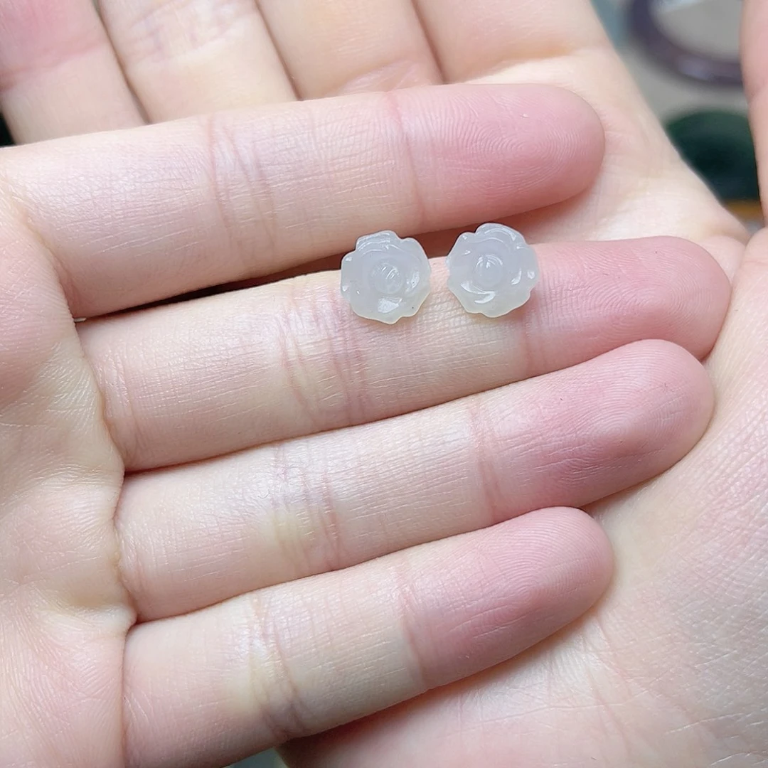 和田玉耳钉。k k银S925镶嵌