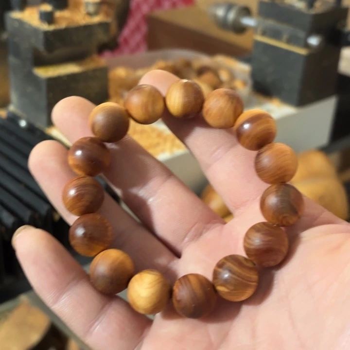 用***2柏木黑油毛坯1.5手串