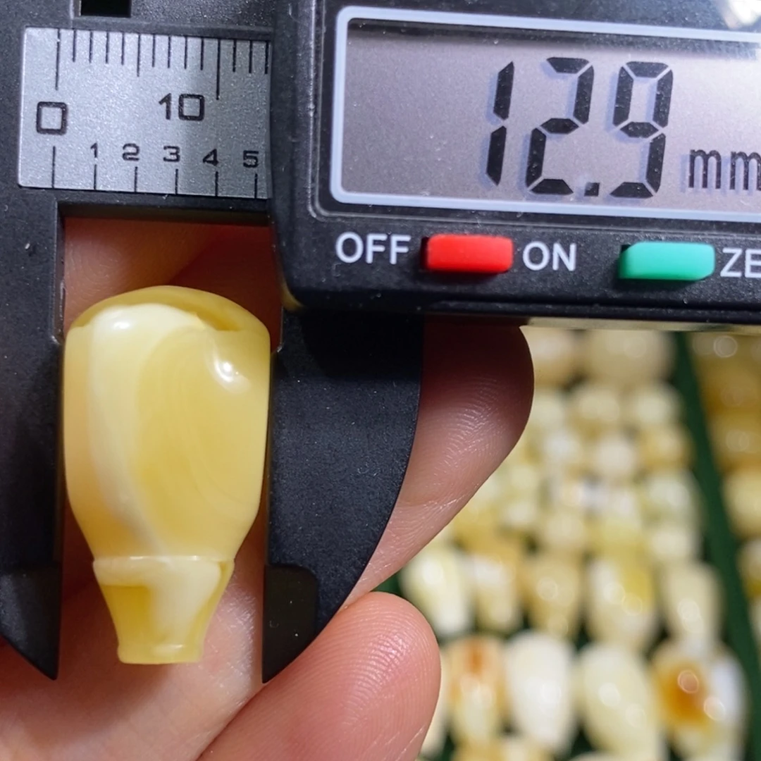 蜜蜡未镶嵌裸石配饰