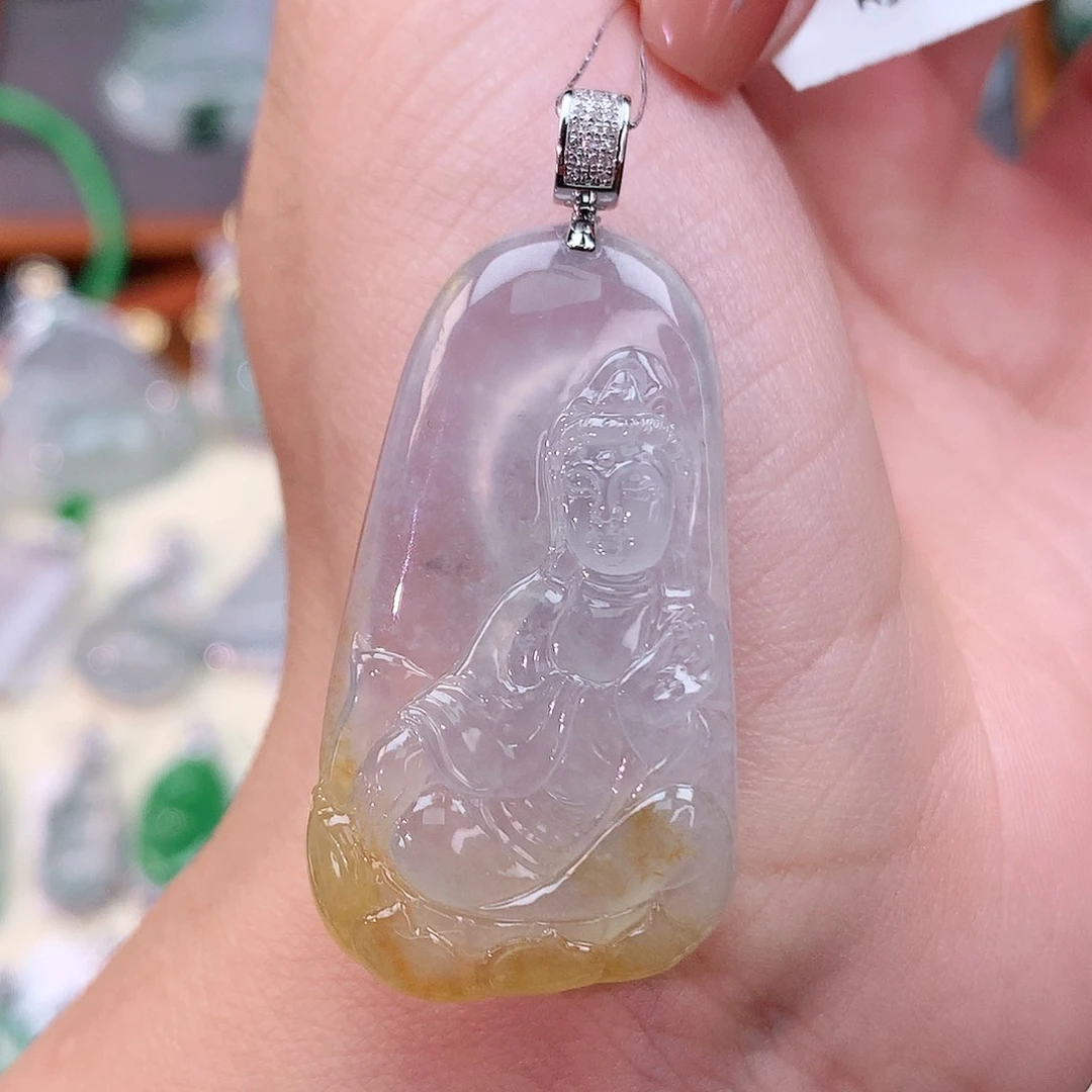 颈饰18K金镶嵌翡翠观音